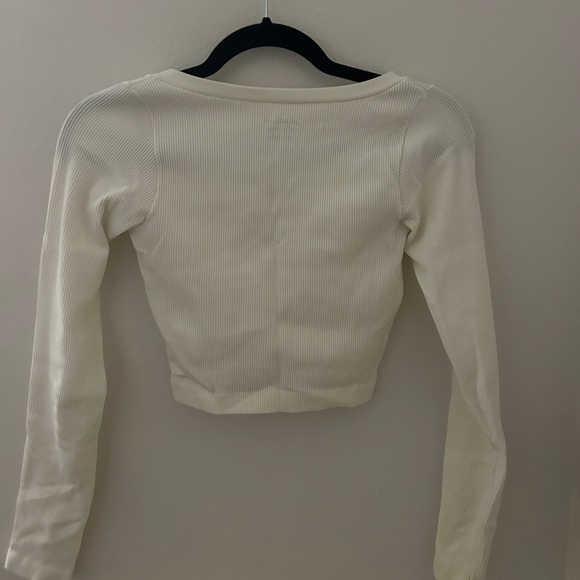 Urban Outfitters Notch Neck Long Sleeve - Picture 3 of 3